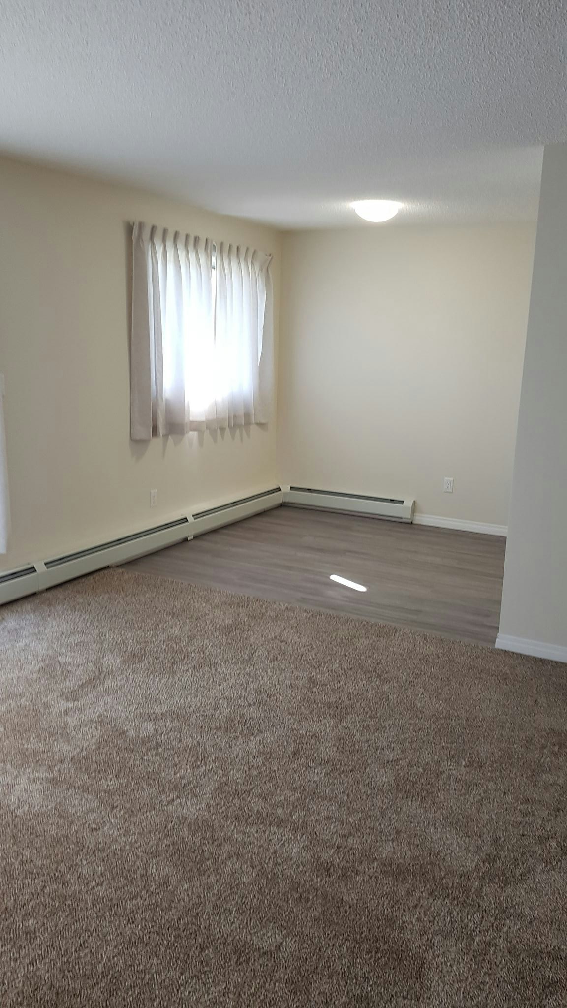 2911 109 Street, Edmonton, AB, T6J 5C9 - 3