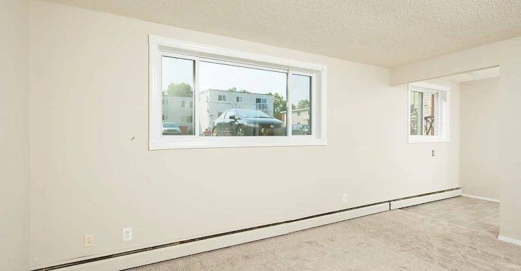 10515 70 Avenue, Edmonton, AB, T6H 2G1 - 9