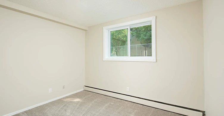 10515 70 Avenue, Edmonton, AB, T6H 2G1 - 11