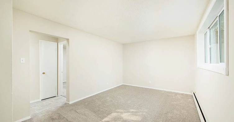 10515 70 Avenue, Edmonton, AB, T6H 2G1 - 8