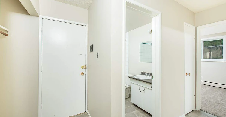 10515 70 Avenue, Edmonton, AB, T6H 2G1 - 7