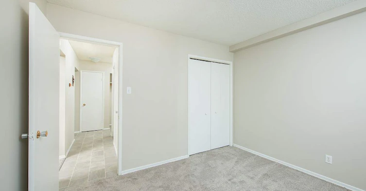 10515 70 Avenue, Edmonton, AB, T6H 2G1 - 12