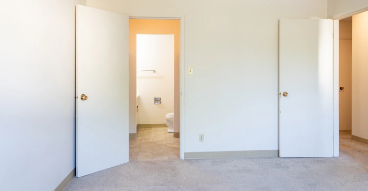 10630 42 Avenue, Edmonton, AB, T6J 2W6 - 10
