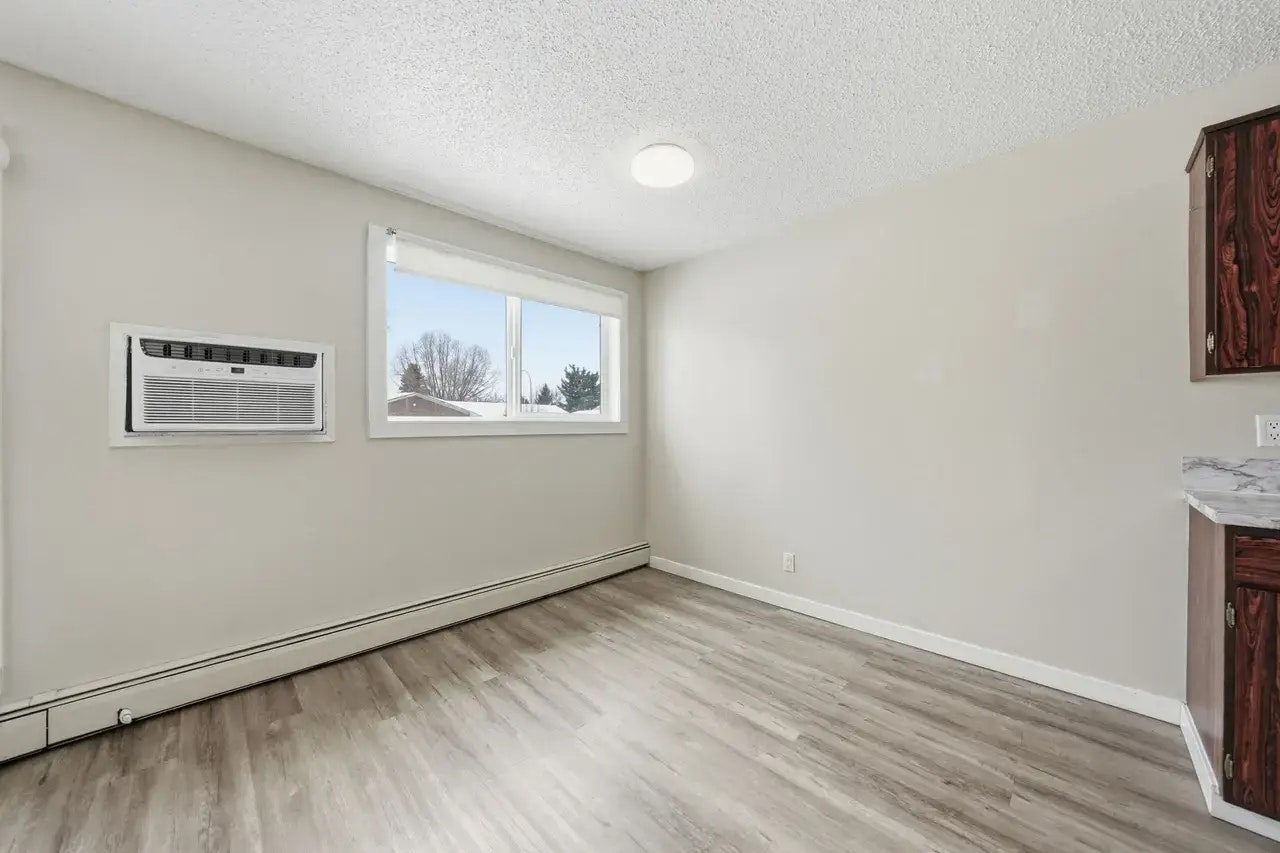 D201-633 28 Street W, Prince Albert, SK, S6V 6K5 - 26