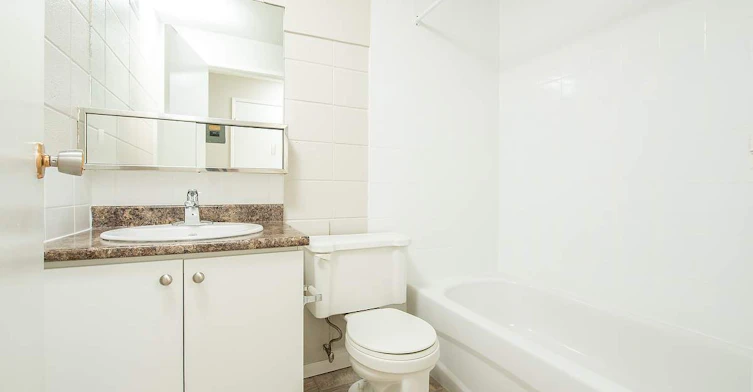 10525 156 Street, Edmonton, AB, T5P 2R8 - 8