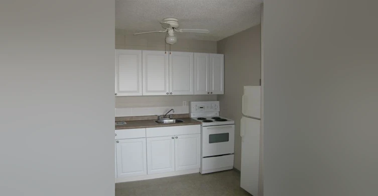 10525 156 Street, Edmonton, AB, T5P 2R8 - 10