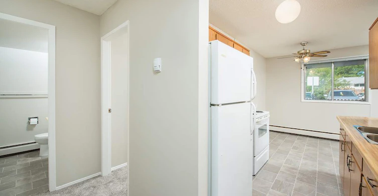 9720 149 Street, Edmonton, AB, T5P 1K2 - 2