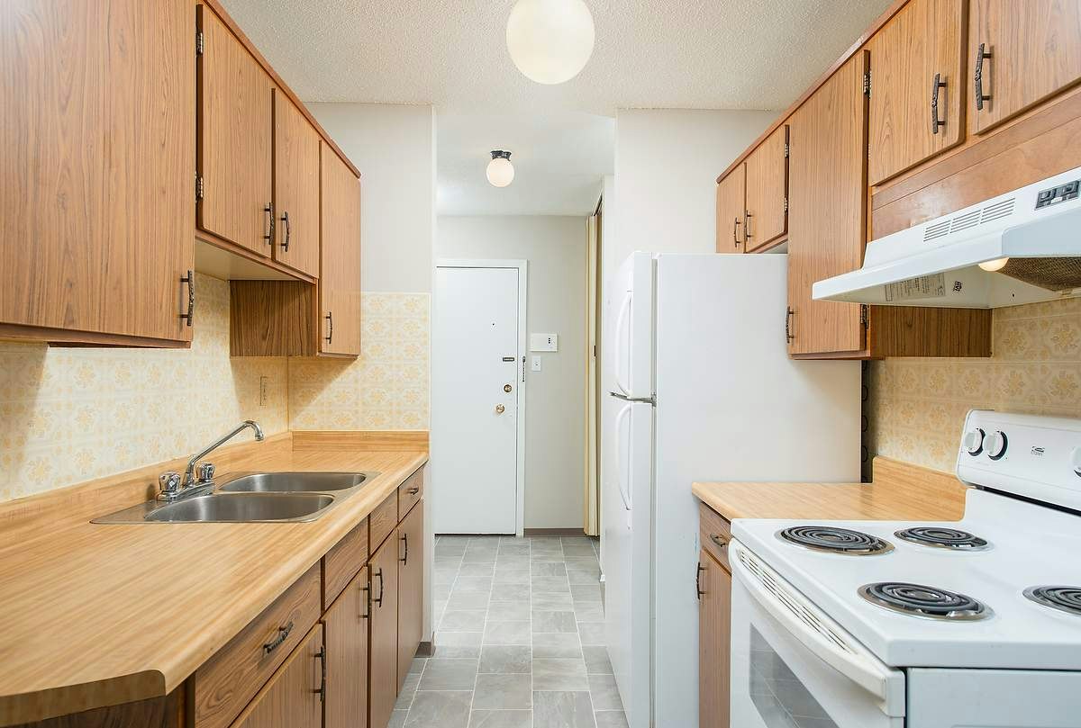9720 149 Street, Edmonton, AB, T5P 1K2 - 4