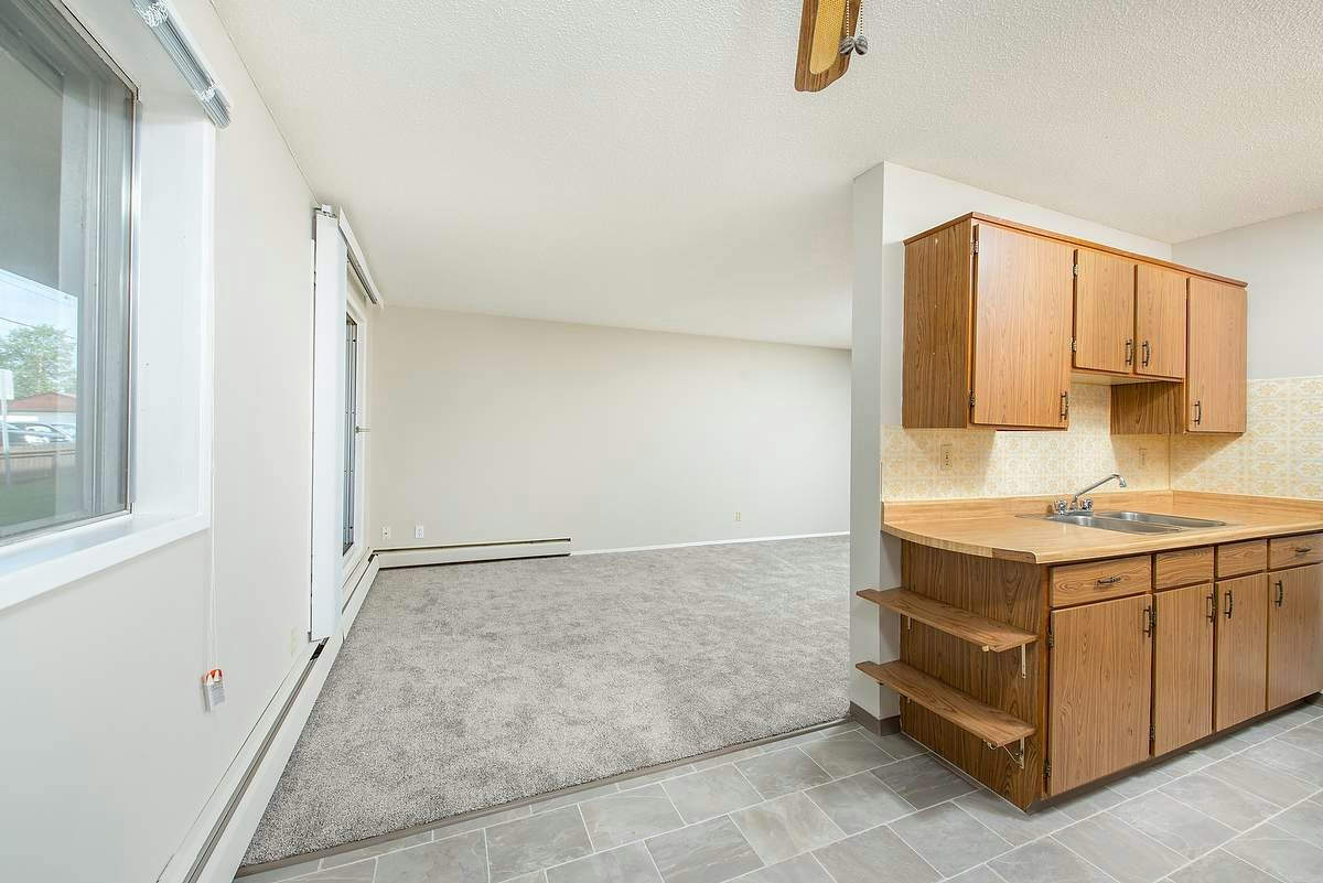 9720 149 Street, Edmonton, AB, T5P 1K2 - 5