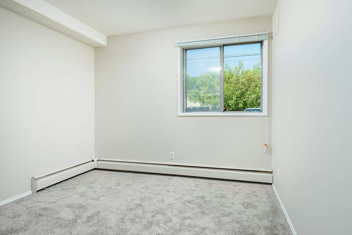 9720 149 Street, Edmonton, AB, T5P 1K2 - 10