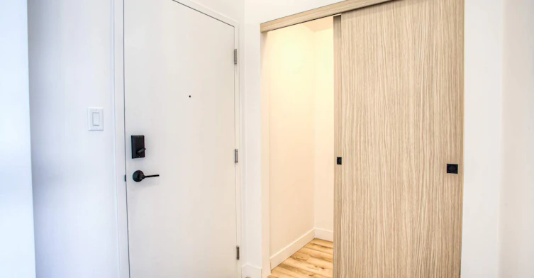 202-439 Thérèse Lavoie Roux Avenue, Montréal, QC, H2V 0B1 - 16
