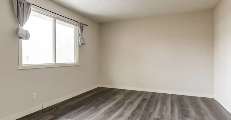 11-5612 51 Avenue, Camrose, AB, T4V 0V9 - 5