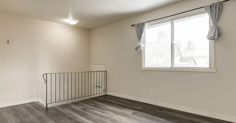 11-5612 51 Avenue, Camrose, AB, T4V 0V9 - 2