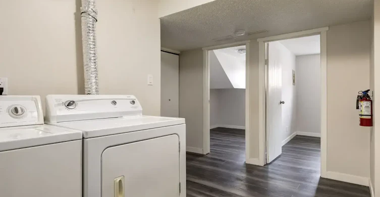 11-5612 51 Avenue, Camrose, AB, T4V 0V9 - 3