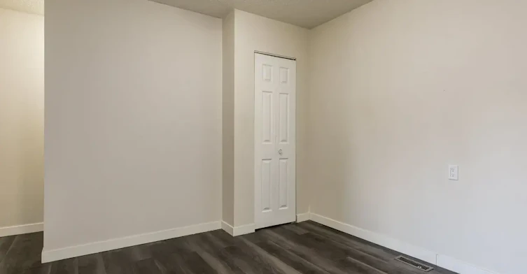 11-5612 51 Avenue, Camrose, AB, T4V 0V9 - 12