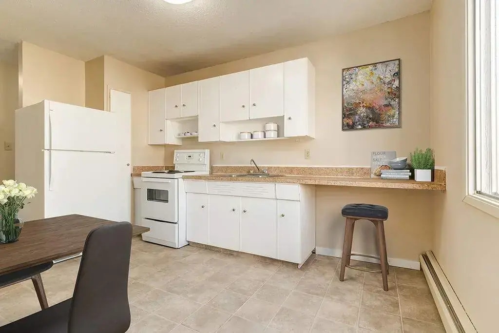 24-5909 47a Avenue, Camrose, AB, T4V 0H3 - 4