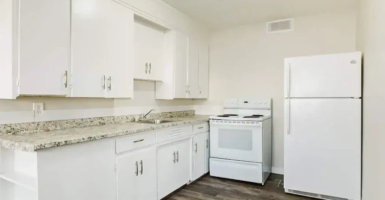 15-12607 118 Avenue NW, Edmonton, AB, T5L 2K8 - 5
