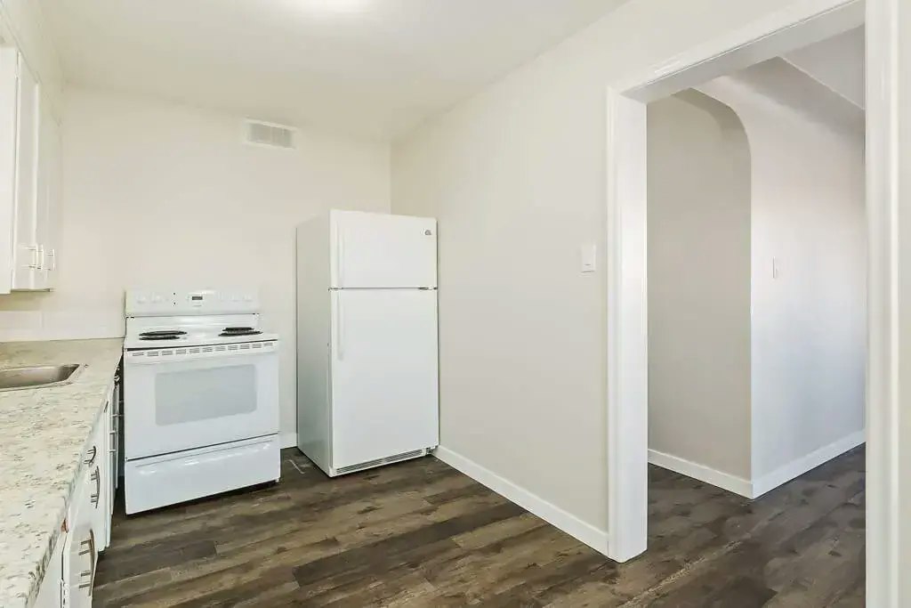 9-12607 118 Avenue NW, Edmonton, AB, T5L 2K8 - 6