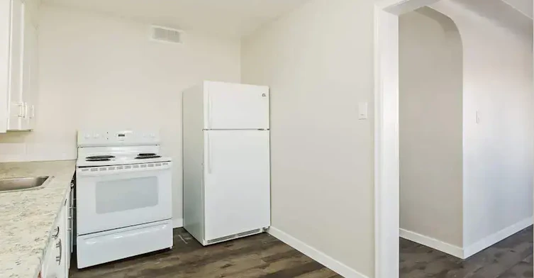 9-12607 118 Avenue NW, Edmonton, AB, T5L 2K8 - 6