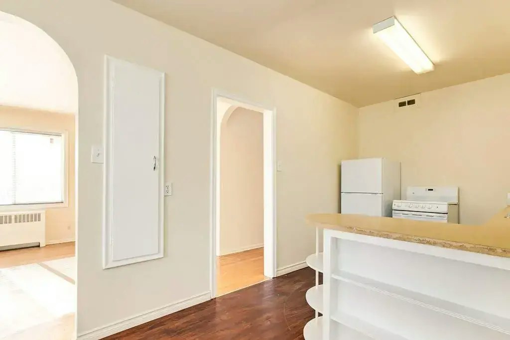 9-12607 118 Avenue NW, Edmonton, AB, T5L 2K8 - 10
