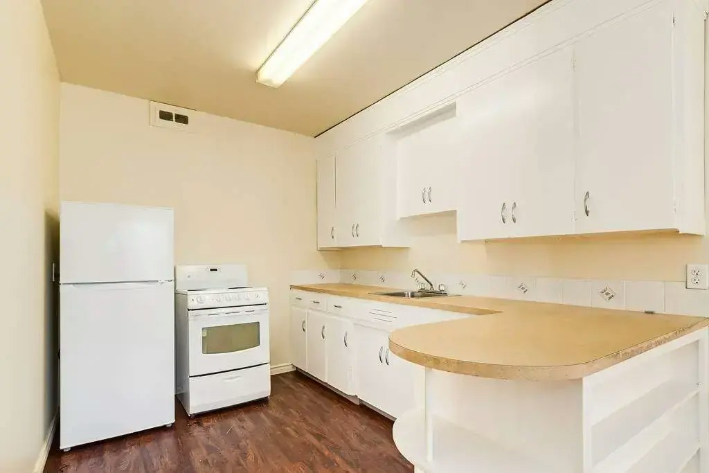 9-12607 118 Avenue NW, Edmonton, AB, T5L 2K8 - 8