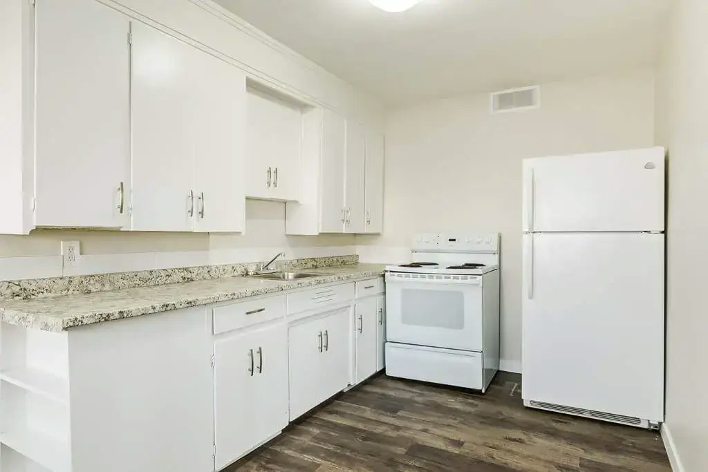9-12607 118 Avenue NW, Edmonton, AB, T5L 2K8 - 5