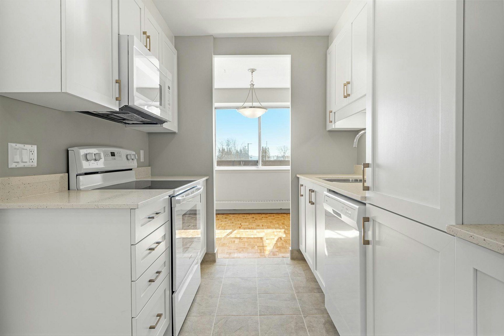 1AR-2240 Halifax Drive, Ottawa, ON, K1G 2H5 - 9