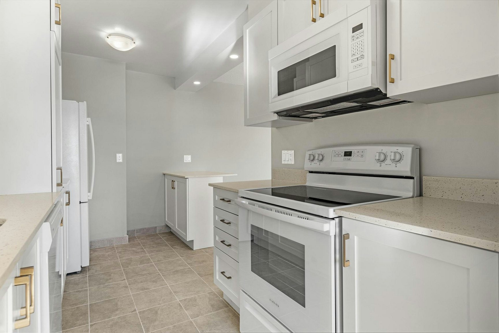 1AR-2240 Halifax Drive, Ottawa, ON, K1G 2H5 - 8