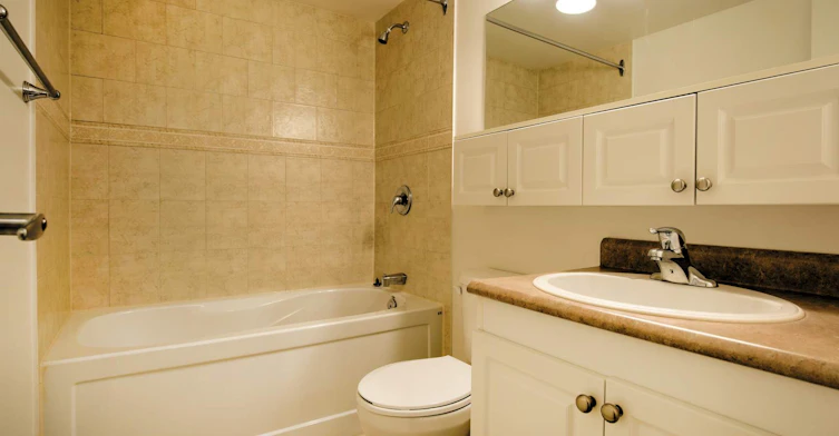 2B-211 Wurtemburg Street, Ottawa, ON, K1N 8R4 - 10