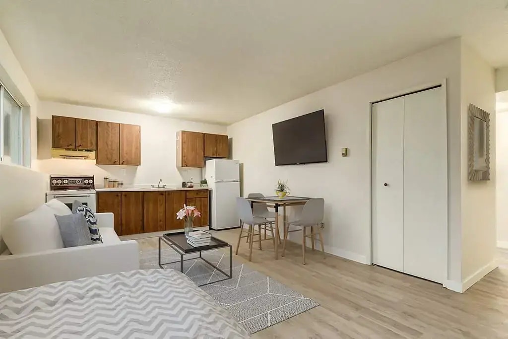 303-5520 51 Street, Lloydminster City West, AB, T9V 0R1 - 3