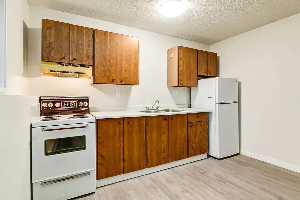 303-5520 51 Street, Lloydminster City West, AB, T9V 0R1 - 2