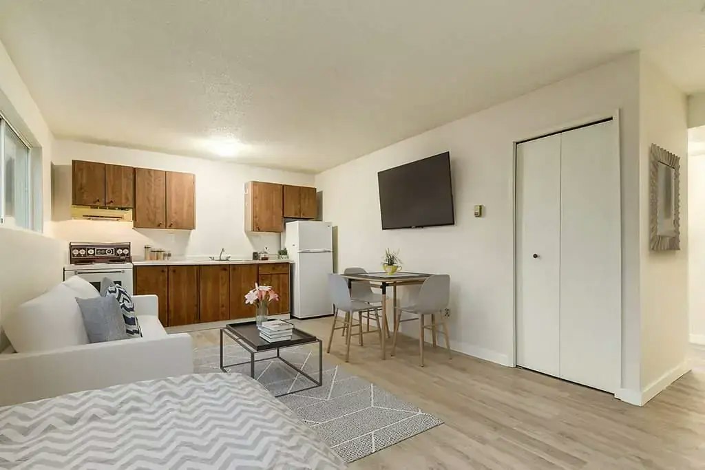 203-5520 51 Street, Lloydminster City West, AB, T9V 0R1 - 3