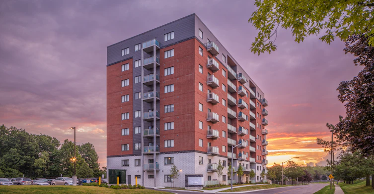 910-160 Lancaster Drive, Welland, ON, L3C 0J3 - 3
