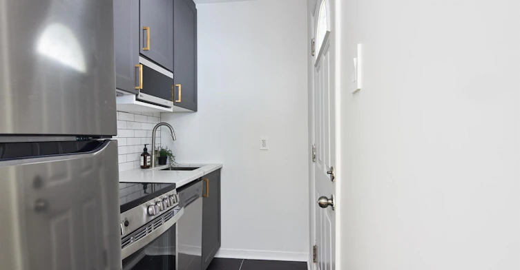5-331 Catherine Street, Ottawa, ON, K1R 5T4