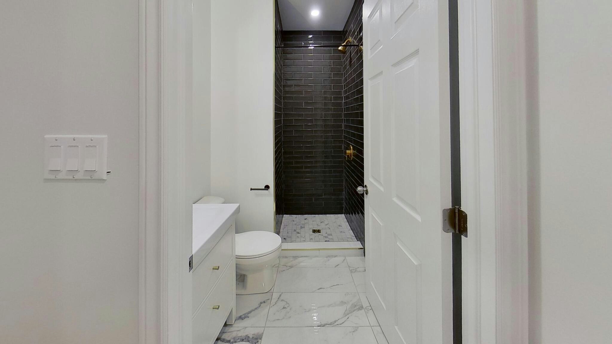 2-327 Catherine Street, Ottawa, ON, K1R 5T4 - 2