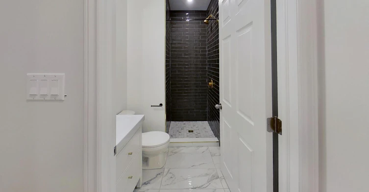 2-327 Catherine Street, Ottawa, ON, K1R 5T4 - 2