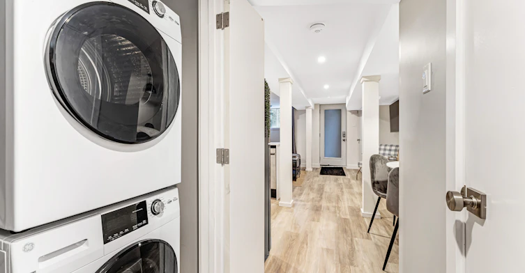 B-121 Hopewell Avenue, Ottawa, ON, K1S 2Z2 - 2