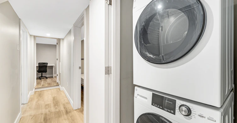 B-121 Hopewell Avenue, Ottawa, ON, K1S 2Z2