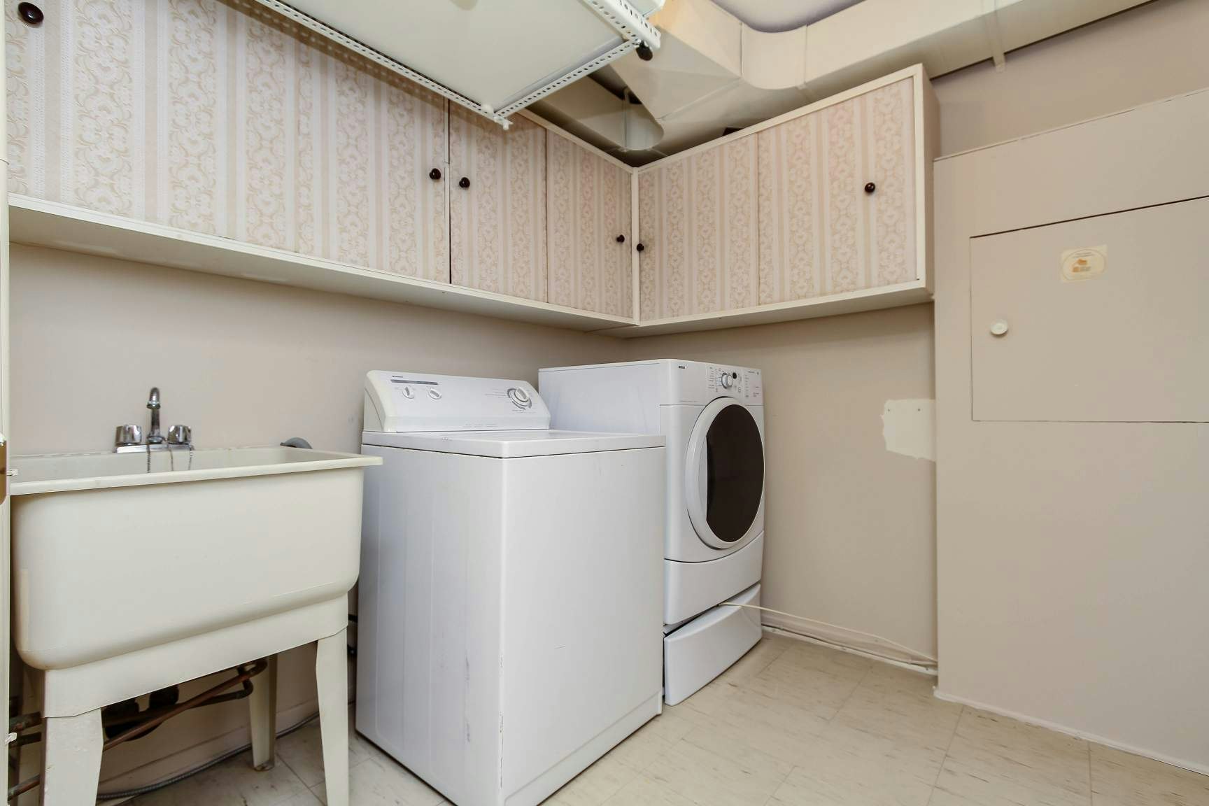 10D-10D Stonehill Court, Ottawa, ON, K2M 1E5 - 10