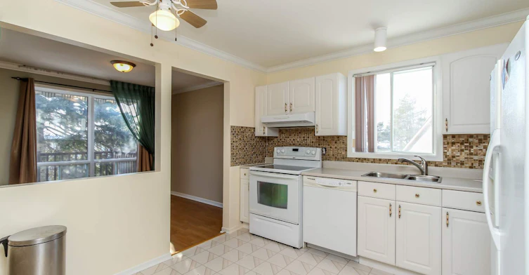 10D-10D Stonehill Court, Ottawa, ON, K2M 1E5 - 2