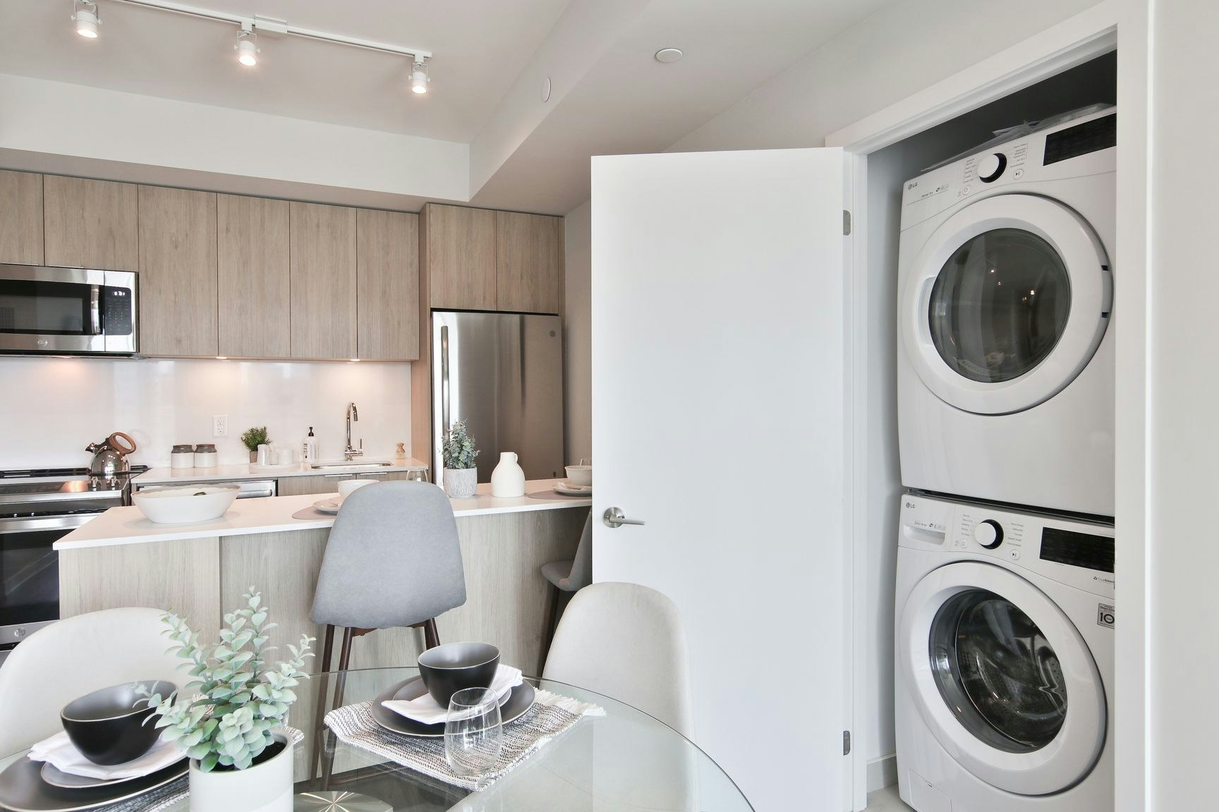 25 Nicholas Avenue, Toronto, ON, M5A 0M9 - 29