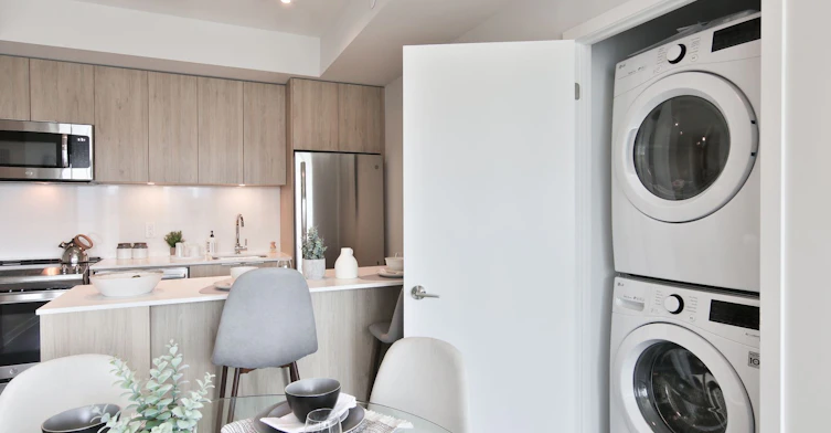 25 Nicholas Avenue, Toronto, ON, M5A 0M9 - 29