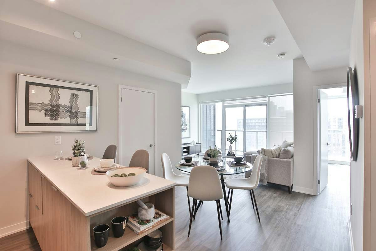 25 Nicholas Avenue, Toronto, ON, M5A 0M9 - 25