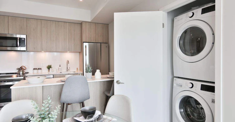 25 Nicholas Avenue, Toronto, ON, M5A 0M9 - 6