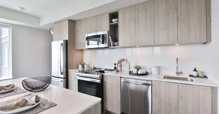 25 Nicholas Avenue, Toronto, ON, M5A 0M9 - 4