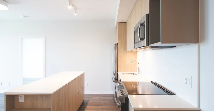 25 Nicholas Avenue, Toronto, ON, M5A 0M9 - 2