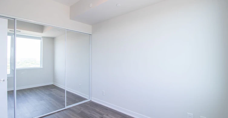 25 Nicholas Avenue, Toronto, ON, M5A 0M9 - 4