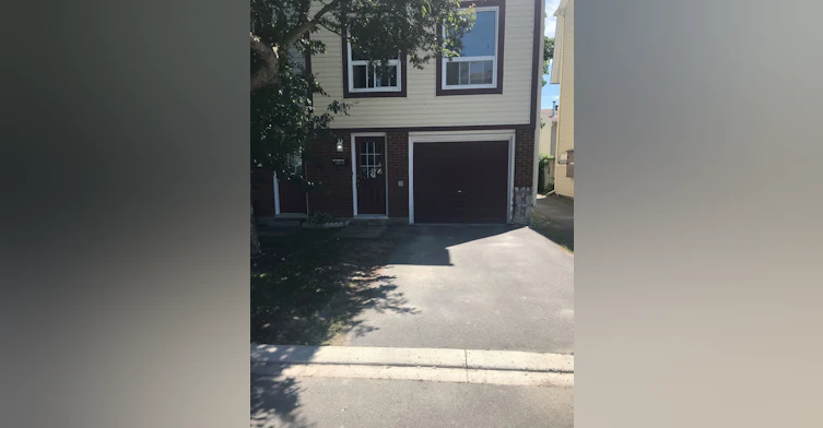 1993 Greenway Park, Ottawa, ON, K1B 5B1