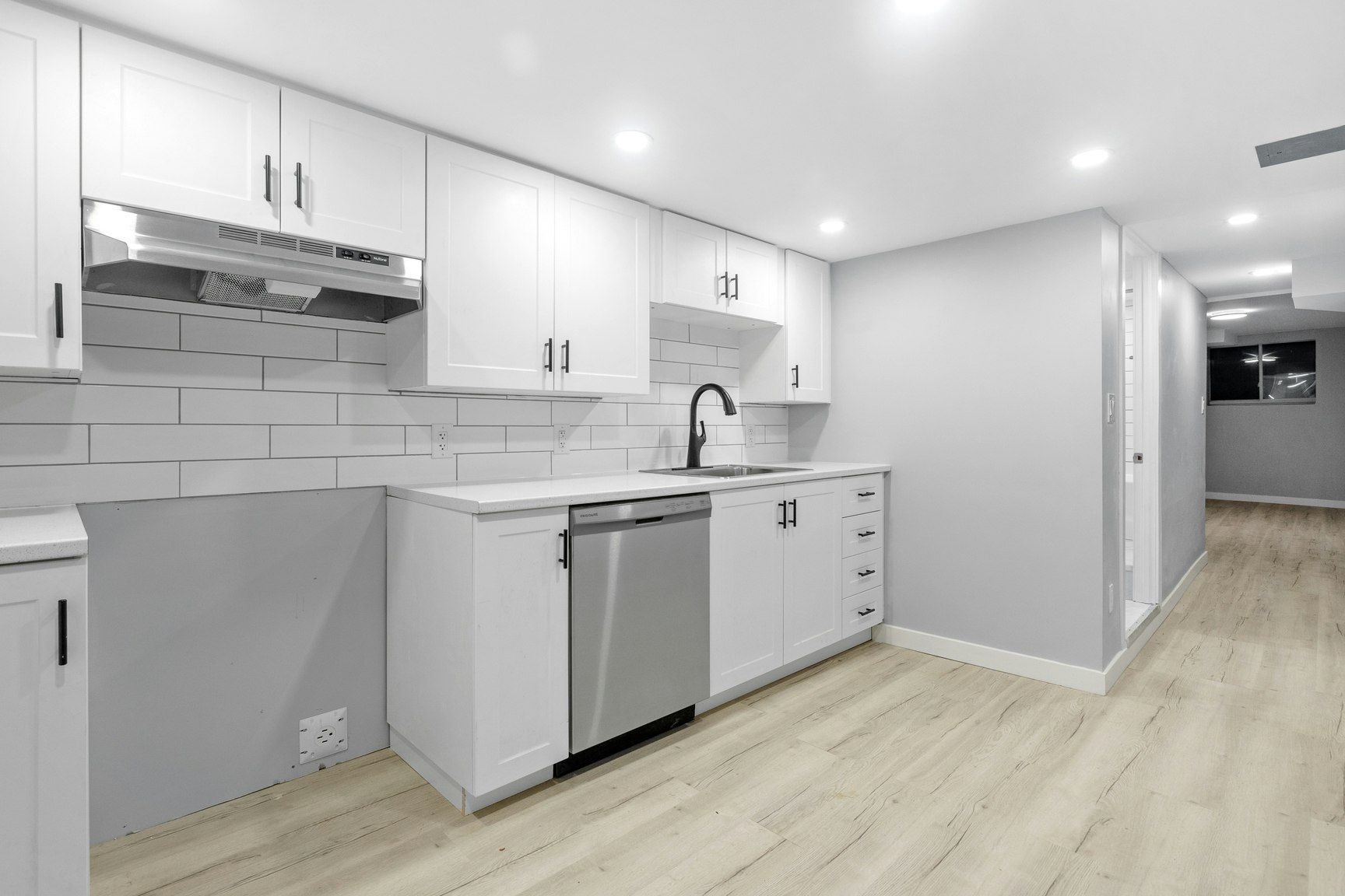 7-883 Somerset Street West, Ottawa, ON, K1R 6R6 - 2
