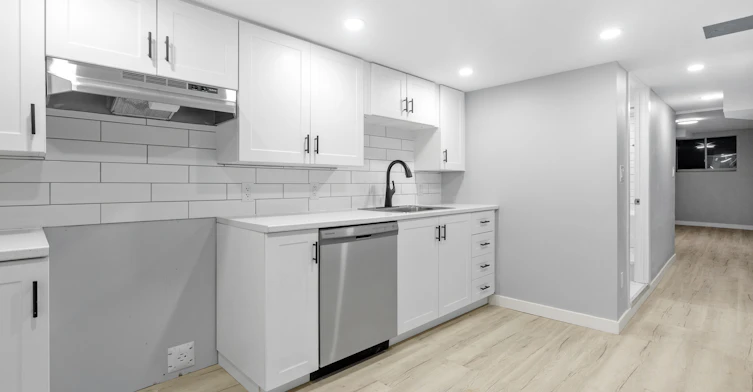 7-883 Somerset Street West, Ottawa, ON, K1R 6R6 - 2
